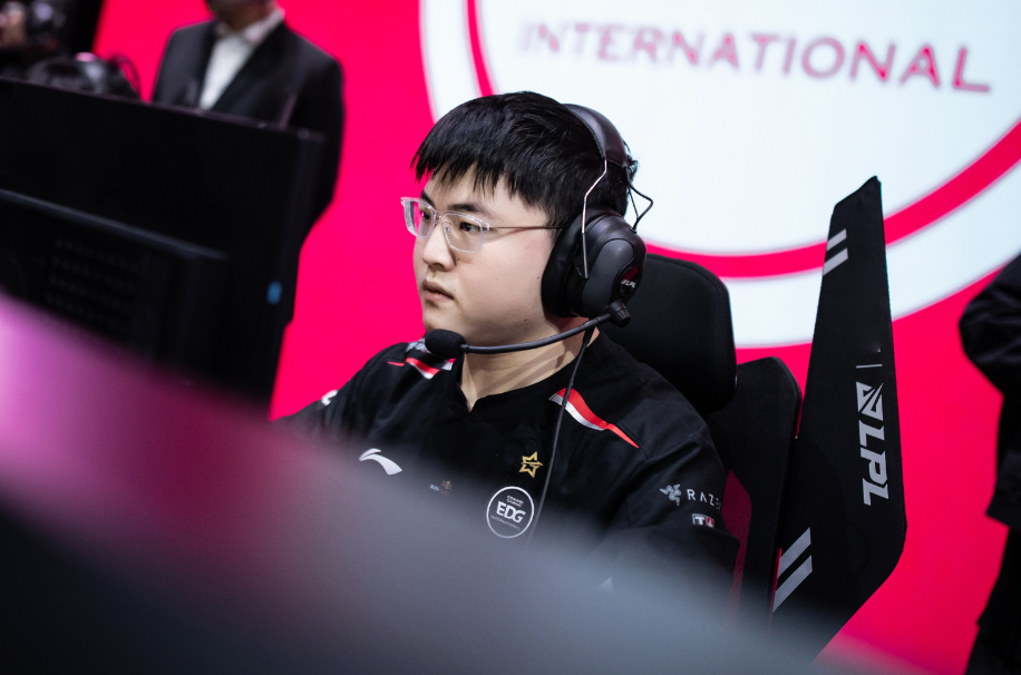 Scout焦点对战,Uzi与90激战德国队分钟,持续失利胜负难料!再创辉煌时刻 Scout焦点对战,Uzi与90激战德国队分钟,持续失利胜负难料!再创辉煌时刻